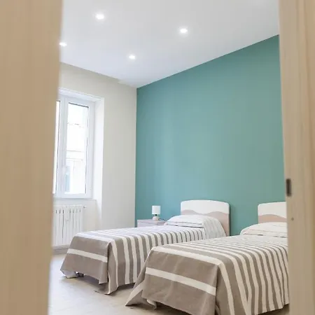 La Tra I Musei * Neapel